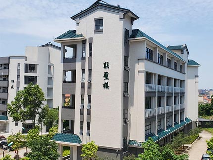 中国LETOU乐投捐资助学，助力龙山中学焕发新辉